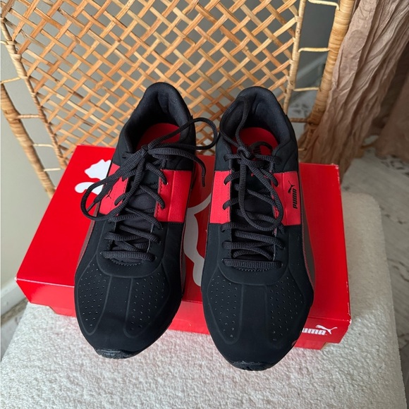 Puma Men's Black and Red Cell Surin 2 Nbk Athletic Shoes - Picture 11 of 15